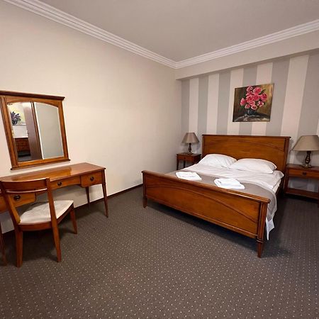 Centrum Konferencyjno-Apartamentowe Mrowka Varšava Exteriér fotografie