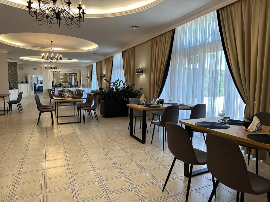 Centrum Konferencyjno-Apartamentowe Mrowka Varšava Exteriér fotografie