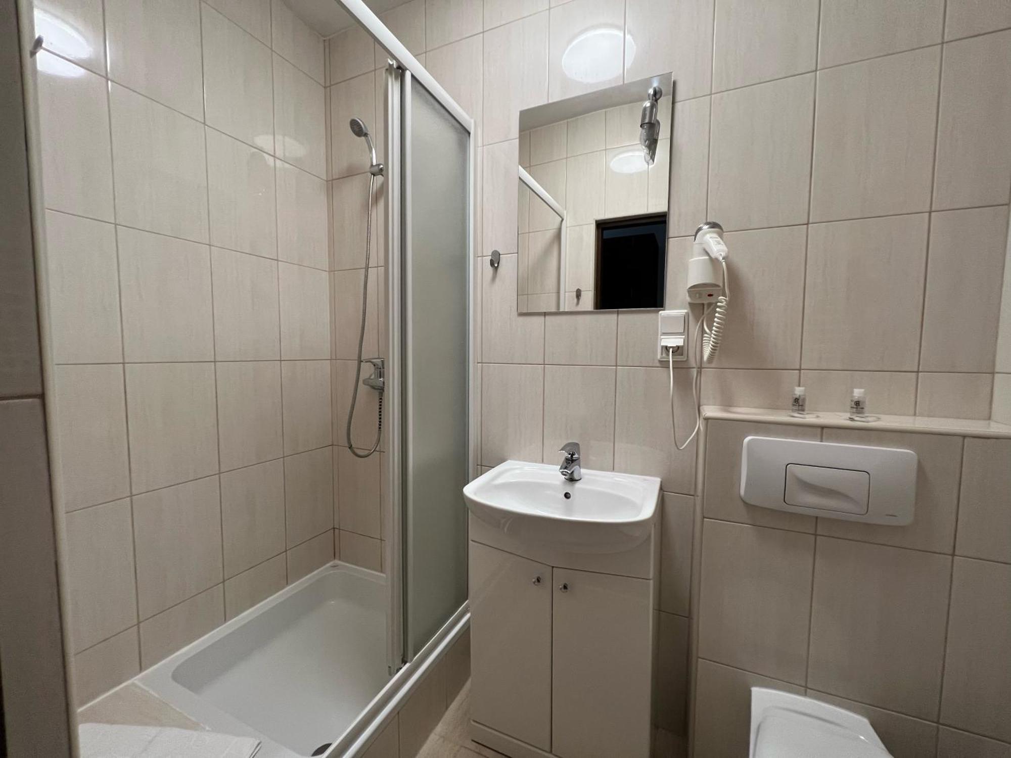 Centrum Konferencyjno-Apartamentowe Mrowka Varšava Exteriér fotografie
