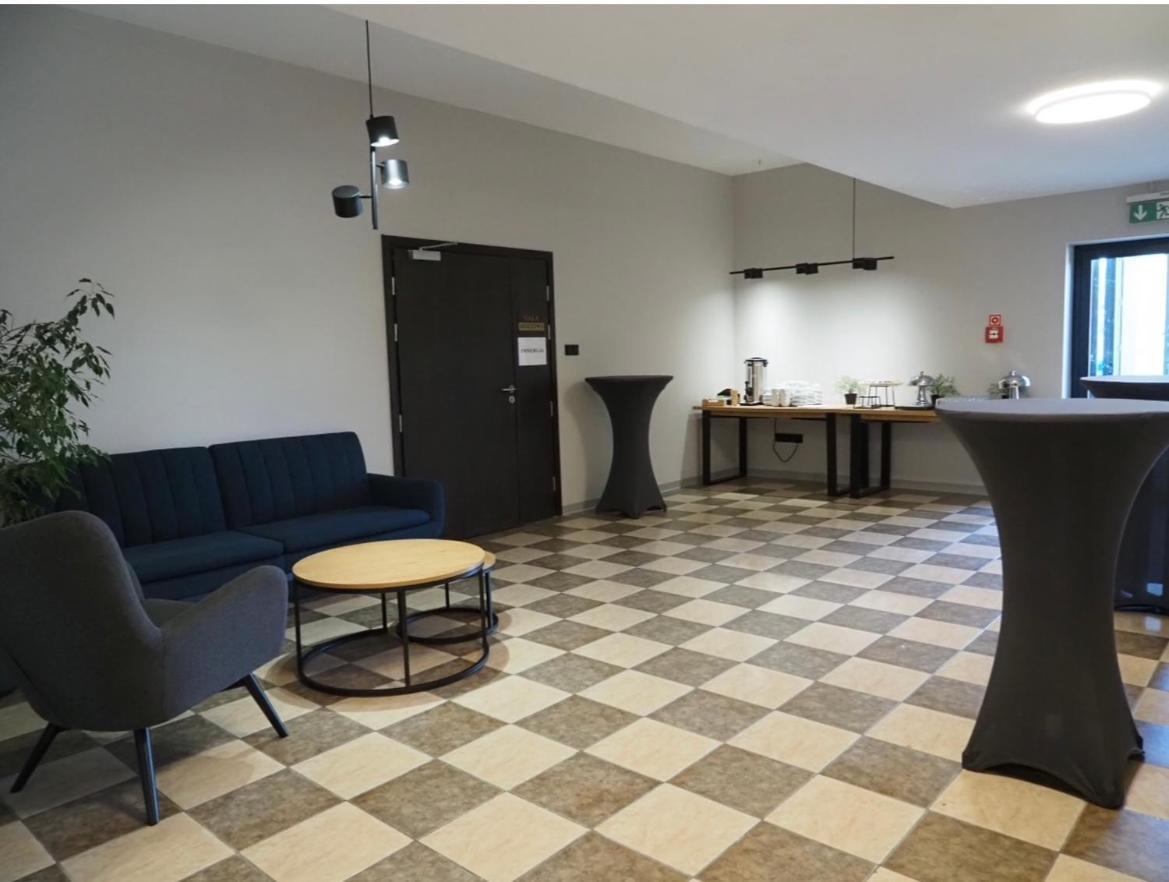 Centrum Konferencyjno-Apartamentowe Mrowka Varšava Exteriér fotografie