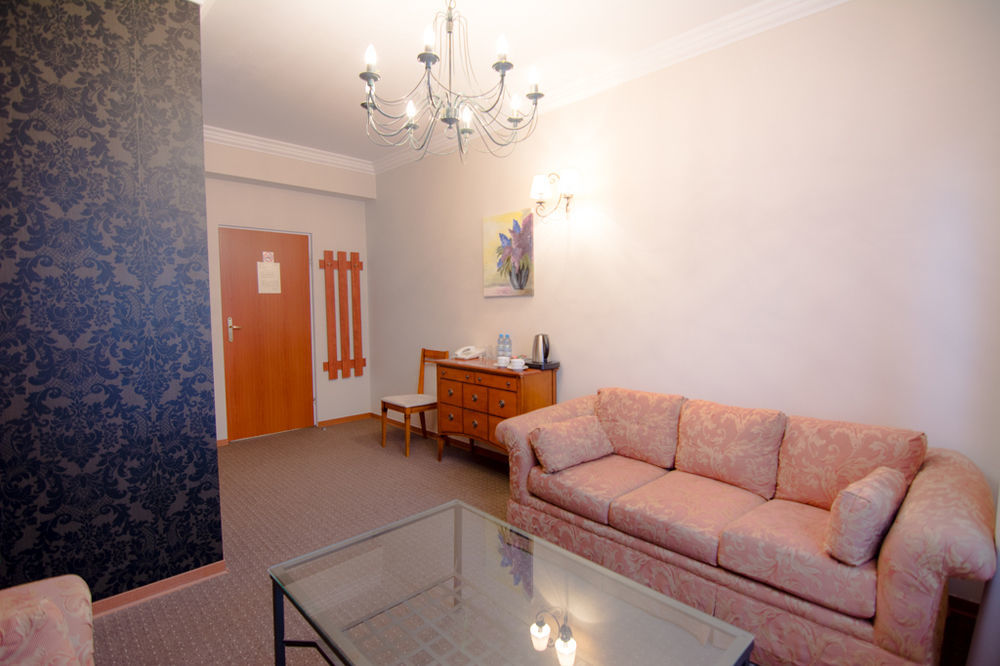 Centrum Konferencyjno-Apartamentowe Mrowka Varšava Exteriér fotografie