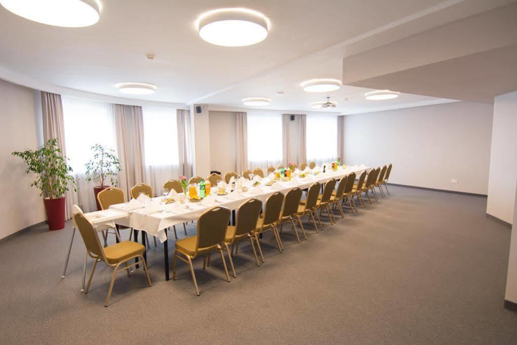 Centrum Konferencyjno-Apartamentowe Mrowka Varšava Exteriér fotografie