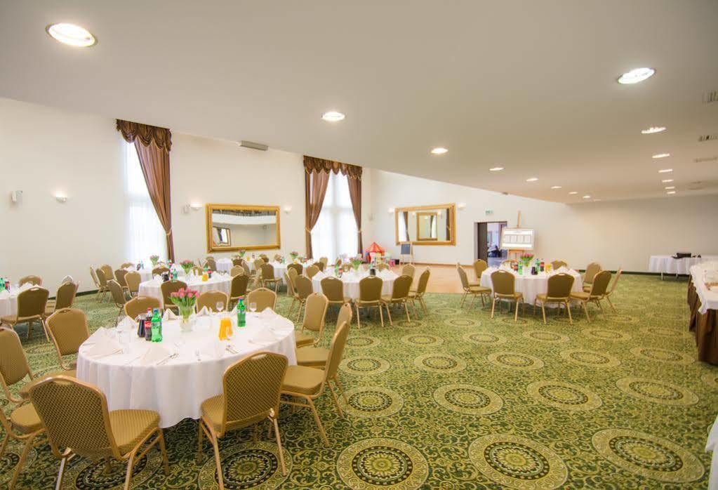 Centrum Konferencyjno-Apartamentowe Mrowka Varšava Exteriér fotografie