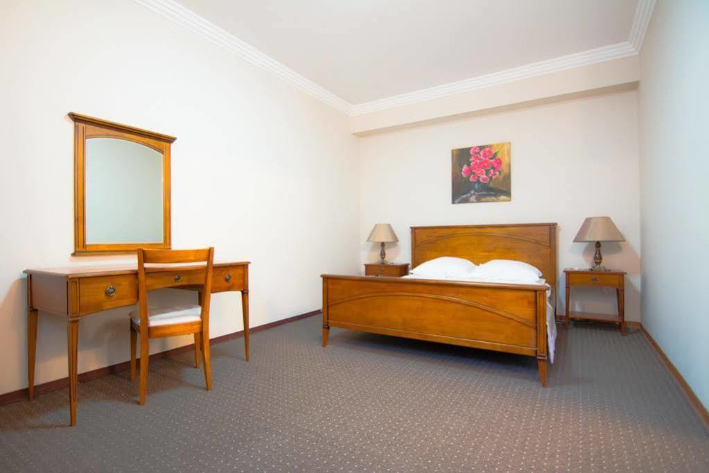 Centrum Konferencyjno-Apartamentowe Mrowka Varšava Exteriér fotografie